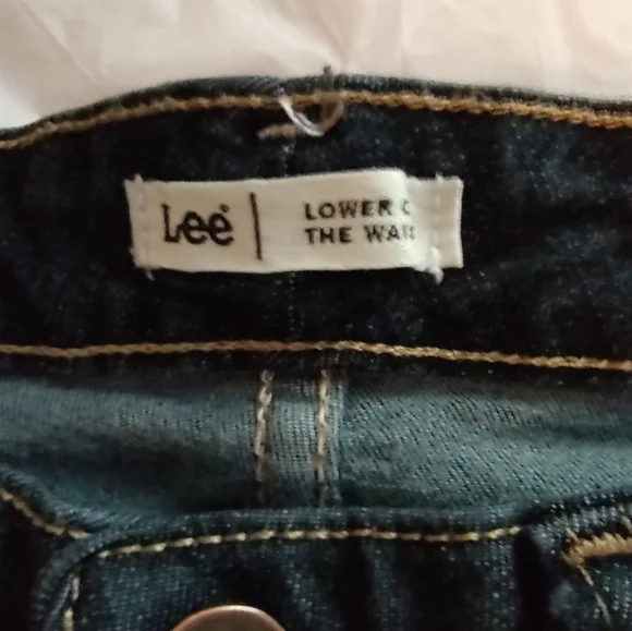 Lee jeans. 8 short. - Picture 4 of 10